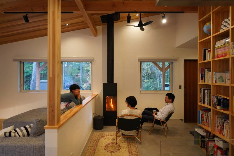 薪ストーブのあるリビング
